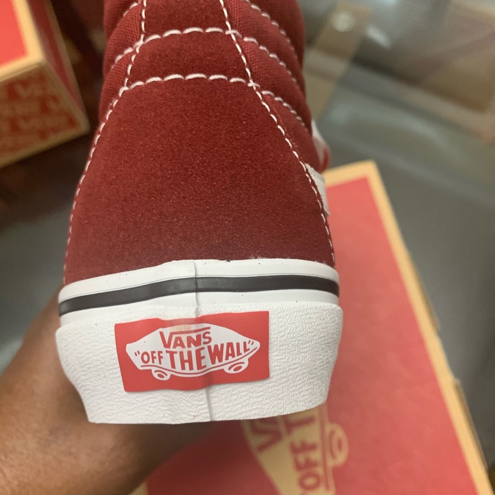VANS - Picture 4 of 5